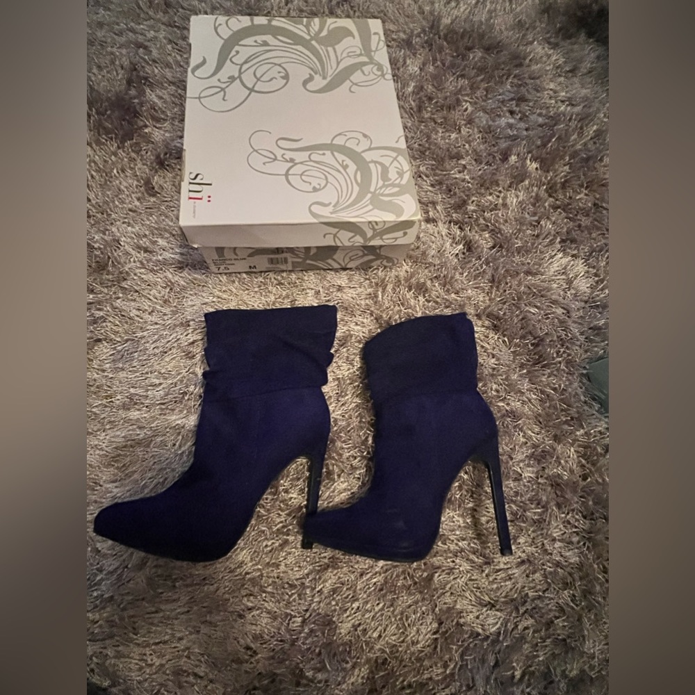 Shi by Journey- Slouchy Blue Booties Size 7.5